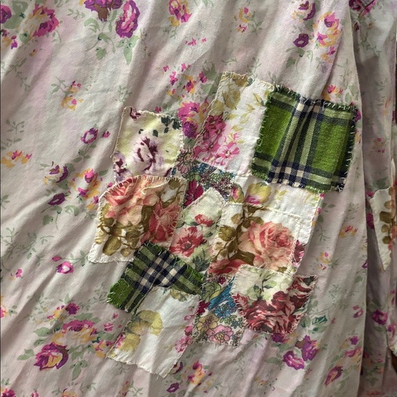 Magnolia Pearl Printed Boyfriend Shirt 1624
Pressed Flower, OS - Picture 8 of 16